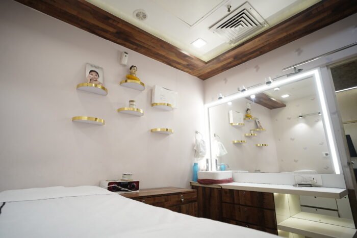 manicure & pedicure Salon Pitampura